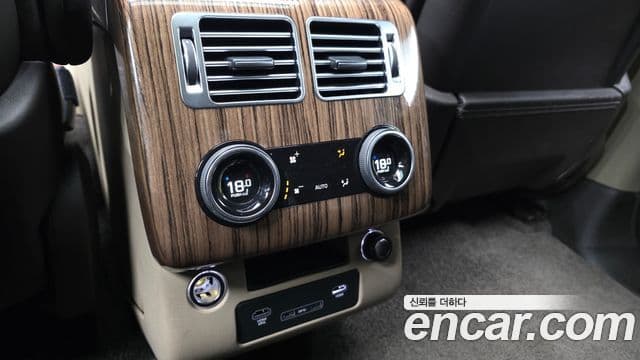 Land Rover Range Rover 2018 — ფოტო 11/35
