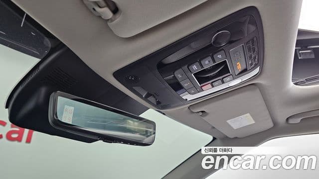 Kia Carnival 2024 — Фото 18/20