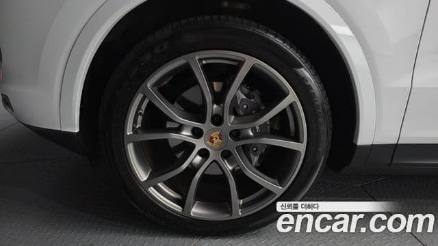 Porsche Cayenne 2019 — Photo 34/35