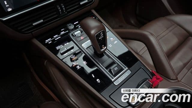 Porsche Cayenne 2019 — Photo 24/35