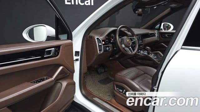 Porsche Cayenne 2019 — Photo 30/35