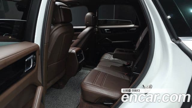 Porsche Cayenne 2019 — Photo 31/35