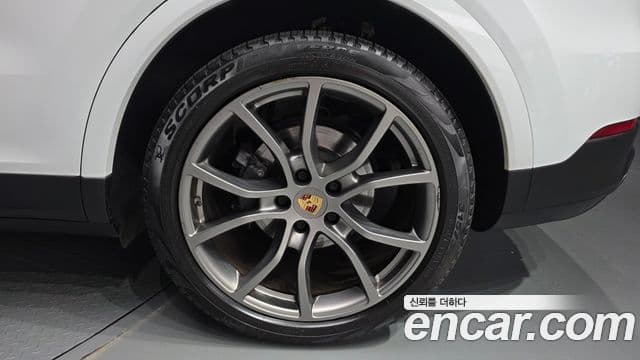 Porsche Cayenne 2019 — Photo 11/35