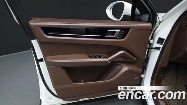 Porsche Cayenne 2019 — Photo 6/35