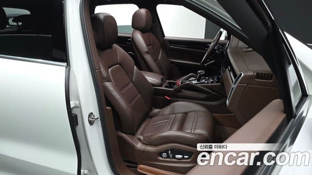 Porsche Cayenne 2019 — Photo 27/35