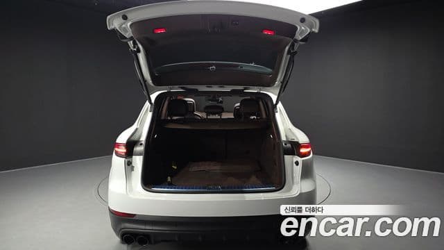 Porsche Cayenne 2019 — Photo 20/35