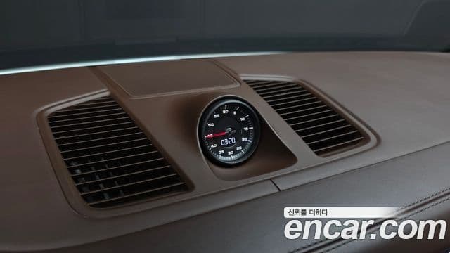 Porsche Cayenne 2019 — Photo 18/35