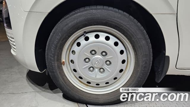 Hyundai Staria 2022 — ფოტო 28/30