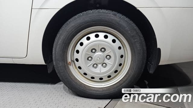 Hyundai Staria 2022 — ფოტო 4/30