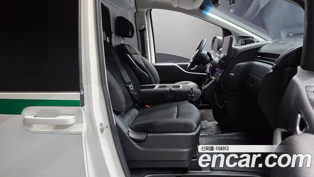 Hyundai Staria 2022 — ფოტო 2/30