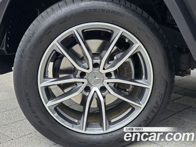 Mercedes-Benz G-Class 2025 — Photo 12/14