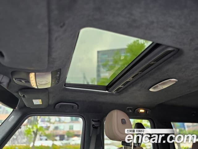 Mercedes-Benz G-Class 2025 — Photo 2/14