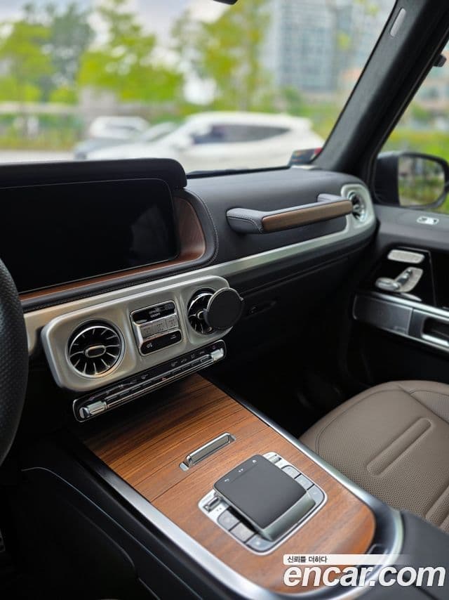 Mercedes-Benz G-Class 2025 — Photo 14/14