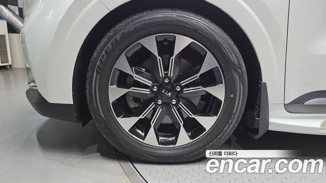 Kia Carnival 2021 — Фото 5/20