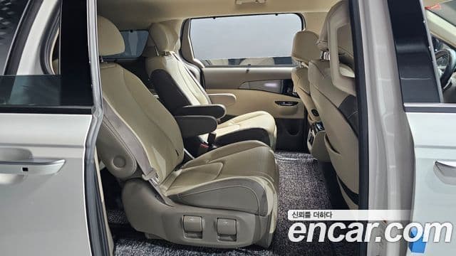 Kia Carnival 2021 — Фото 12/20