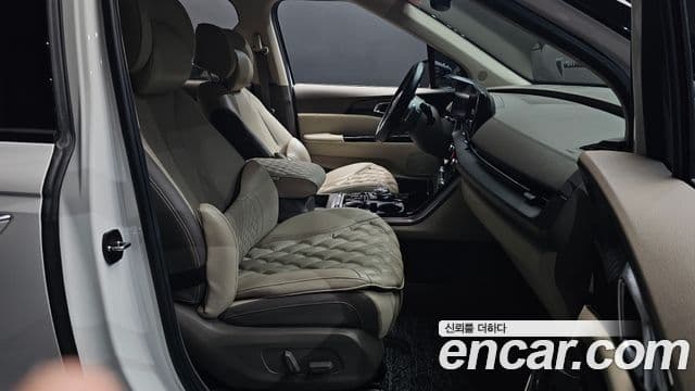 Kia Carnival 2021 — Photo 21/34