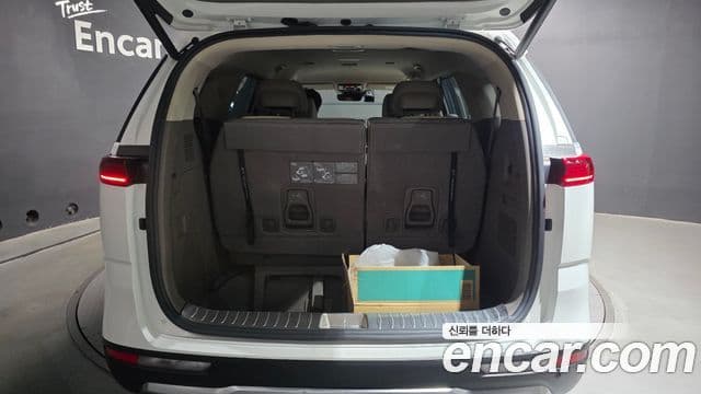 Kia Carnival 2021 — Photo 18/34