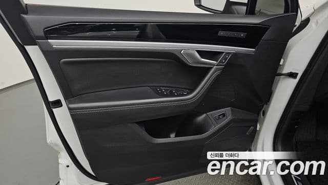 Volkswagen Touareg 2020 — Şəkil 23/36