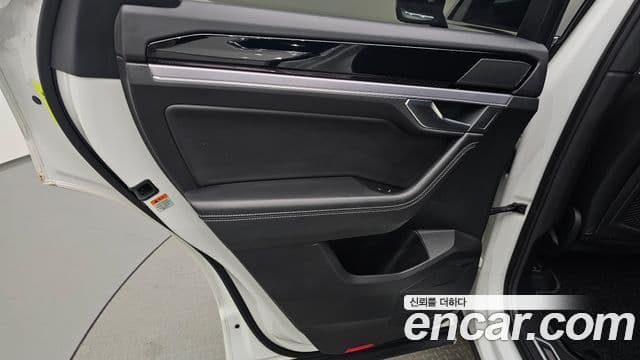 Volkswagen Touareg 2020 — Şəkil 12/36