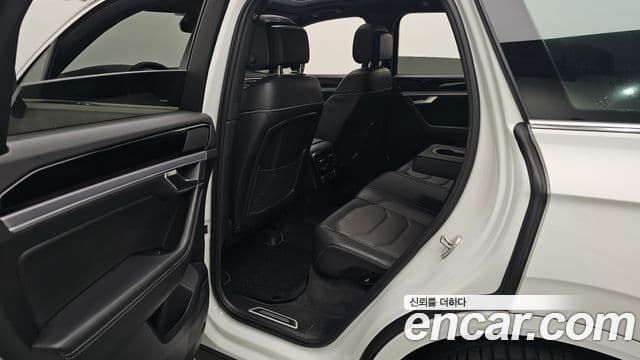 Volkswagen Touareg 2020 — Şəkil 8/36