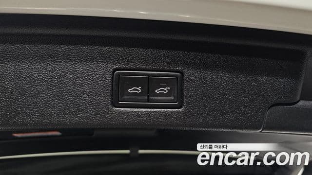 Volkswagen Touareg 2020 — Şəkil 34/36