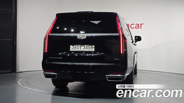 Cadillac Escalade 2022 — ფოტო 15/20