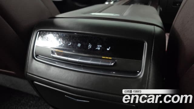 Cadillac Escalade 2022 — ფოტო 14/20