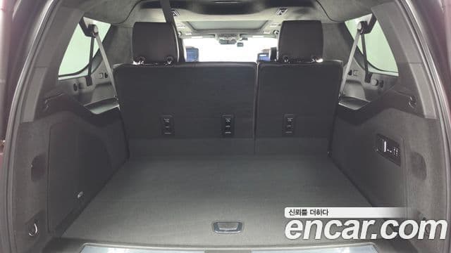 Cadillac Escalade 2022 — ფოტო 18/20