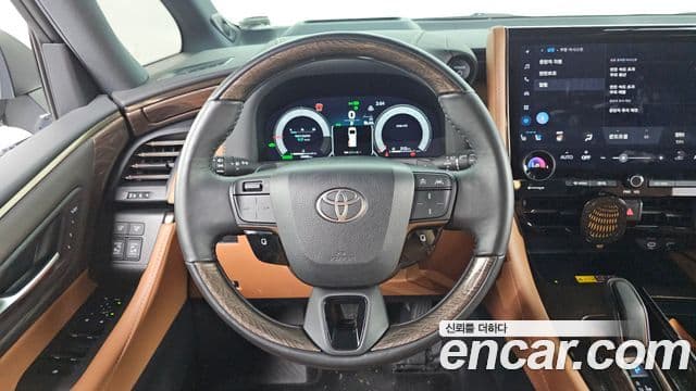 Toyota Alphard 2025 — Photo 14/20