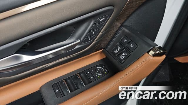 Toyota Alphard 2025 — Photo 9/20