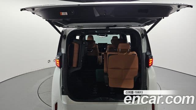 Toyota Alphard 2025 — Photo 8/20
