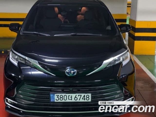 Toyota Sienna 2025 — ფოტო 1/11