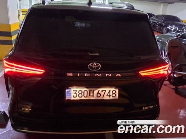 Toyota Sienna 2025 — ფოტო 11/11