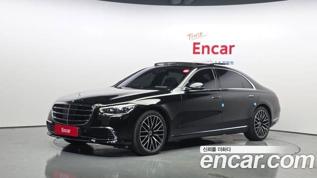 Mercedes-Benz S-Class 2023 — Photo 17/33