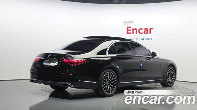 Mercedes-Benz S-Class 2023 — Photo 22/33