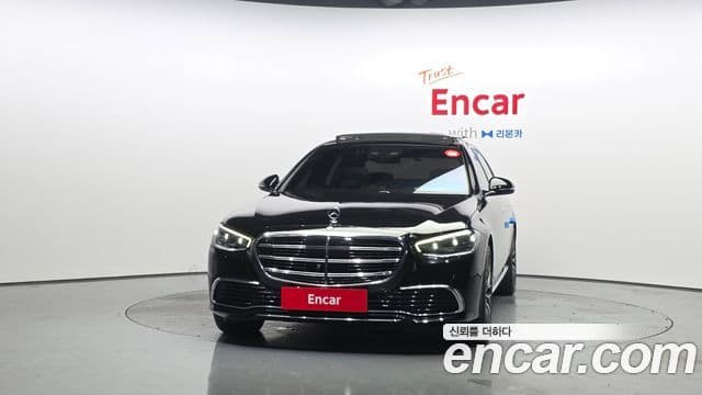 Mercedes-Benz S-Class 2023 — Photo 13/33