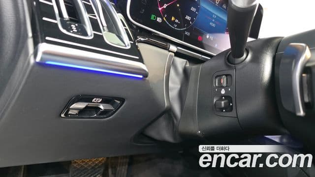 Mercedes-Benz S-Class 2023 — Photo 11/33