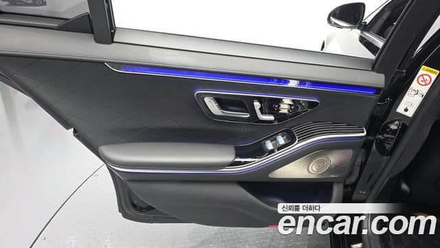Mercedes-Benz S-Class 2023 — Photo 20/33