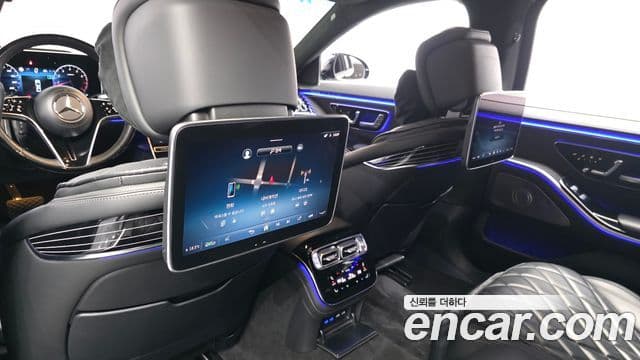 Mercedes-Benz S-Class 2023 — Photo 7/33