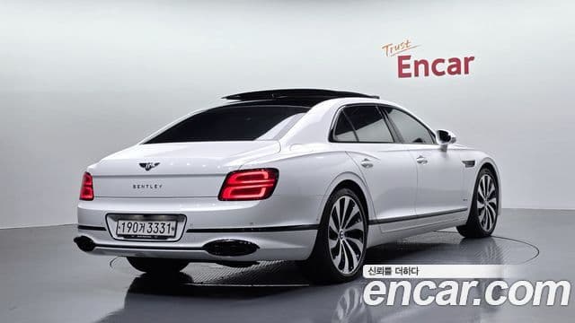 Bentley Flying Spur 2023 — Фото 2/20
