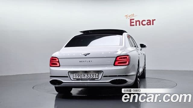 Bentley Flying Spur 2023 — Фото 4/20