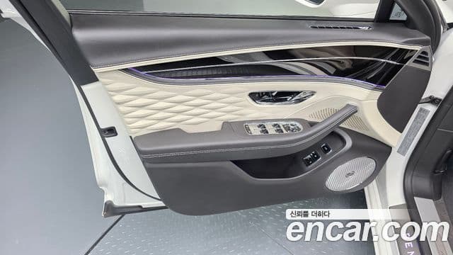 Bentley Flying Spur 2023 — Photo 11/37