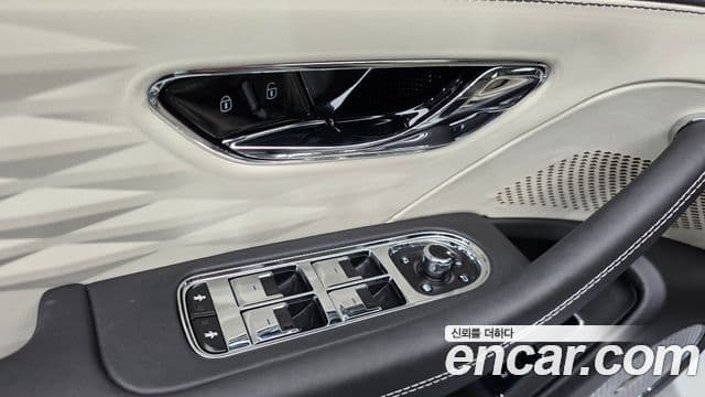 Bentley Flying Spur 2023 — Photo 21/37
