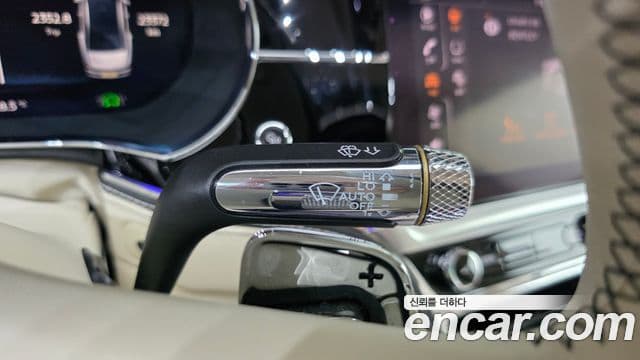 Bentley Flying Spur 2023 — Photo 27/37