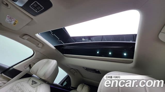 Bentley Flying Spur 2023 — Photo 8/37
