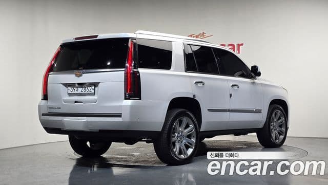 Cadillac Escalade 2018 — Фото 1/20