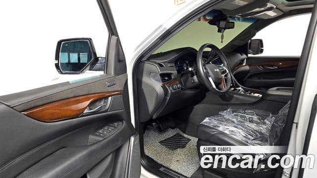 Cadillac Escalade 2018 — Фото 8/20