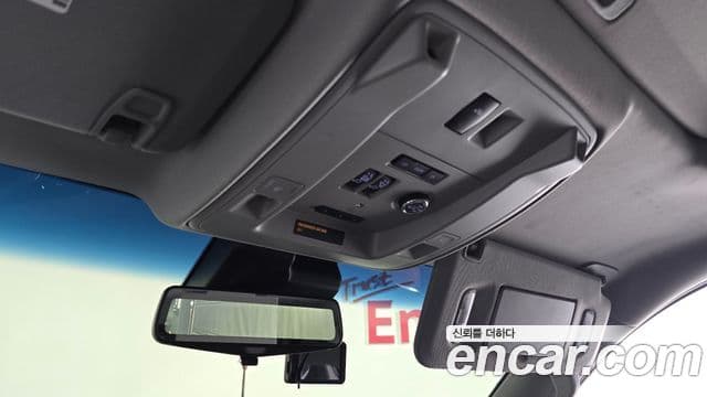 Cadillac Escalade 2018 — Фото 18/20