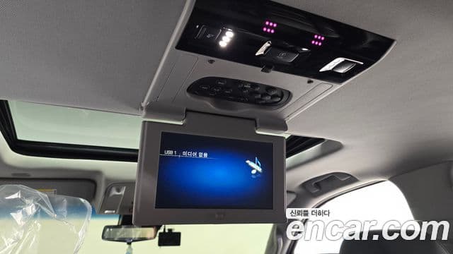 Cadillac Escalade 2018 — Фото 19/20