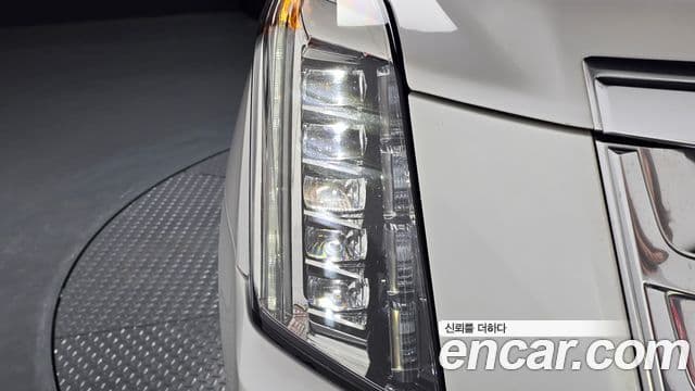 Cadillac Escalade 2018 — Photo 18/35